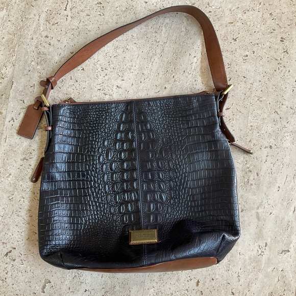 Tignanello Handbags - Tignanello Leather Black Purse